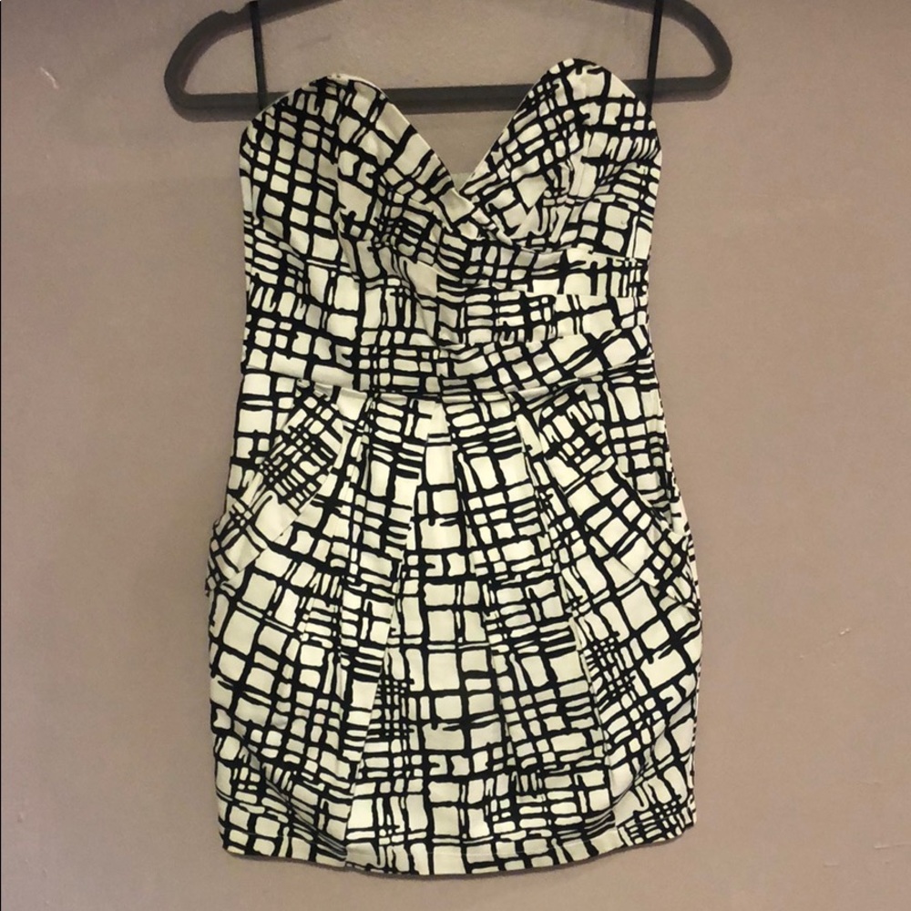 Black & White mini dress with pockets